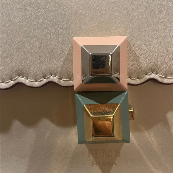 Beyond Stunning Fendi Kan I Leather Crossbody Bag - Picture 6 of 13